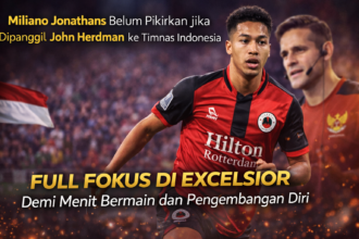 Winger Timnas Indonesia, Miliano Jonathans, akhirnya mencetak gol perdananya bersama Excelsior Rotterdam di Eredivisie musim 2025/26. Gol tersebut menjadi penanda awal perjalanan barunya setelah dipinjamkan dari FC Utrecht, keputusan yang diambil demi mendapatkan menit bermain lebih banyak di level tertinggi Liga Belanda. Di tengah performanya bersama Excelsior, Jonathans turut membuka suara soal perkembangan kariernya, termasuk peluang kembali memperkuat Timnas Indonesia yang kini ditangani pelatih anyar, John Herdman. Bagi Jonathans, bermain di level internasional tetap menjadi bagian penting dalam perjalanan profesionalnya. “Selalu menjadi kehormatan bagi saya untuk membela negara saya,” ujar Jonathans, dikutip dari Rijnmond. Fokus Penuh Bersama Excelsior Rotterdam Jonathans kemudian menanggapi pertanyaan mengenai apakah kepindahannya ke Excelsior Rotterdam akan memengaruhi penilaian John Herdman terhadap dirinya di Timnas Indonesia. Ia mengaku belum bisa memastikan apakah langkah tersebut berdampak langsung pada peluang pemanggilan kembali ke Skuad Garuda. “Seperti yang saya katakan, saya tidak tahu apakah keputusan ini akan mempengaruhi pelatih Timnas Indonesia untuk memanggil saya kembali atau tidak,” kata Jonathans. Meski keinginan untuk kembali mengenakan seragam Merah Putih tetap besar, pemain berusia muda itu memilih bersikap realistis. Saat ini, fokus utamanya adalah memaksimalkan kesempatan bermain di klub. “Namun saat ini saya tidak terlalu memikirkan itu. Fokus saya sekarang adalah mendapatkan menit bermain di Excelsior Rotterdam dan mengembangkan diri sebaik mungkin. Saya rasa itu yang paling penting saat ini,” tegasnya. Terpukau Dukungan Suporter Indonesia Percakapan kemudian bergeser pada fenomena besarnya dukungan suporter Indonesia, khususnya di media sosial. Jonathans menyinggung contoh rekan setimnasnya, Rafael Struick, yang memiliki jutaan pengikut meski berkarier di Eropa. “Ya, kalau saya masih sedikit lebih rendah. Saya belum terlalu sering ke sana,” ucap Jonathans sambil tersenyum. Ia juga mengenang pengalamannya saat pertama kali datang ke Indonesia, yang menurutnya meninggalkan kesan mendalam. “Saya baru sekali ke Indonesia, lalu untuk Kualifikasi Piala Dunia 2026. Tapi tahu tidak, sungguh luar biasa dukungan para suporter di sana,” imbuhnya. Dengan gol perdana di Eredivisie dan fokus penuh mengembangkan diri di Excelsior Rotterdam, Miliano Jonathans kini berada di fase krusial kariernya. Apakah performa konsistennya di Belanda akan membuka kembali pintu Timnas Indonesia di era John Herdman? Waktu dan menit bermain akan menjawabnya.