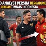 Persija Kehilangan Head of Analyst di Tengah Musim Persija Jakarta dipastikan kehilangan salah satu figur penting dalam jajaran staf kepelatihan di tengah bergulirnya BRI Super League 2025/26. Head of Analyst Macan Kemayoran, Dzikry Lazuardi, resmi berpamitan dari klub ibu kota untuk mengambil peran baru bersama Timnas Indonesia. Dzikry menyampaikan langsung perpisahannya kepada para pemain dan ofisial Persija. Dalam momen tersebut, ia mengonfirmasi bahwa keputusannya meninggalkan tim diambil karena adanya panggilan untuk bergabung dengan skuad nasional. Sebelumnya, Dzikry mulai menjadi bagian dari Persija sejak Juni 2024. Selama periode tersebut, ia dipercaya menangani analisis tim hingga pertengahan musim ini, sebelum akhirnya direkrut ke lingkungan Timnas Indonesia. “Semuanya, terima kasih untuk kerja samanya selama ini. Saya juga sebenarnya tidak ada kepikiran untuk keluar dari Persija di tengah musim,” ujar Dzikry, dikutip dari kanal YouTube resmi Persija. Keinginan Awal: Menyelesaikan Musim Bersama Persija Dzikry mengungkapkan bahwa keinginannya sejak awal adalah menuntaskan musim bersama Persija. Ia berharap bisa terus berjuang bersama tim hingga kompetisi berakhir. “Saya ingin mengakhiri musim ini di Persija, bekerja bersama, menang bersama, dan ya kita selalu bersama-sama. Tapi memang ya di sepak bola ada perpisahan,” kata Dzikry. Namun, dinamika sepak bola profesional membawa situasi yang berbeda. Kesempatan bergabung dengan Timnas Indonesia membuatnya harus mengambil keputusan penting di tengah musim. Dalam struktur kepelatihan Timnas Indonesia, Dzikry akan bertugas sebagai analis dan bekerja langsung dalam tim staf pelatih yang dipimpin oleh John Herdman. “Saya mendapat kesempatan menjadi analis di Timnas Indonesia. Tapi saya juga tetap membantu Persija dari jauh,” tambahnya. Dukungan untuk Persija Tetap Berlanjut Meski tak lagi berada di lingkungan staf kepelatihan Persija, Dzikry menegaskan bahwa dukungannya terhadap Macan Kemayoran tidak akan pernah berhenti. Ia menyebut Persija sebagai keluarga dan berharap klub dapat meraih target yang telah ditetapkan musim ini. “Saya juga meminta maaf kalau ada kesalahan-kesalahan. Saya merasa punya keluarga di sini. Dan semoga Persija sukses dan mendapatkan target musim ini,” pungkasnya. Kepergian Dzikry Lazuardi menjadi kehilangan bagi Persija, namun sekaligus membuka lembaran baru dalam perjalanan kariernya di level sepak bola nasional.